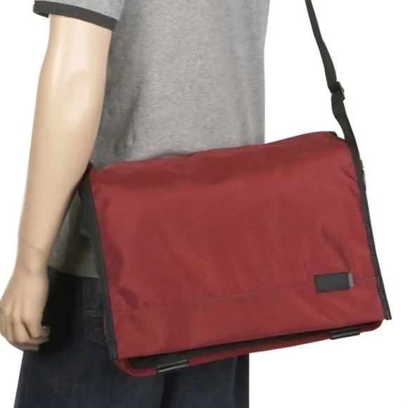 Targus Unofficial Messenger Case fits 16 inch Laptop Colors Black & Green - Picture 7 of 15